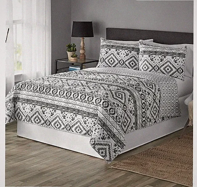 Mainstays Reversible Aztec Grey/White Tribal Design Polyester Quilt, Full/Queen