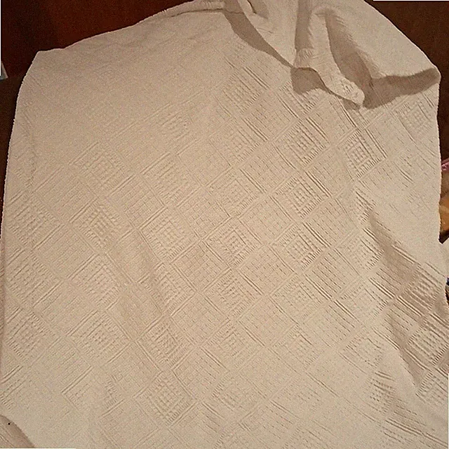 White Diamond Pattern Quilted Cotton Coverlet Twin Size 56in Traditional Bedroom